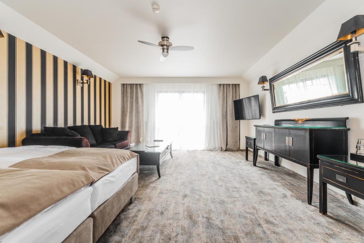 Hotel Kahlberg Krynica Morska Extérieur photo