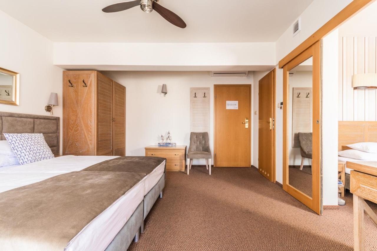 Hotel Kahlberg Krynica Morska Extérieur photo